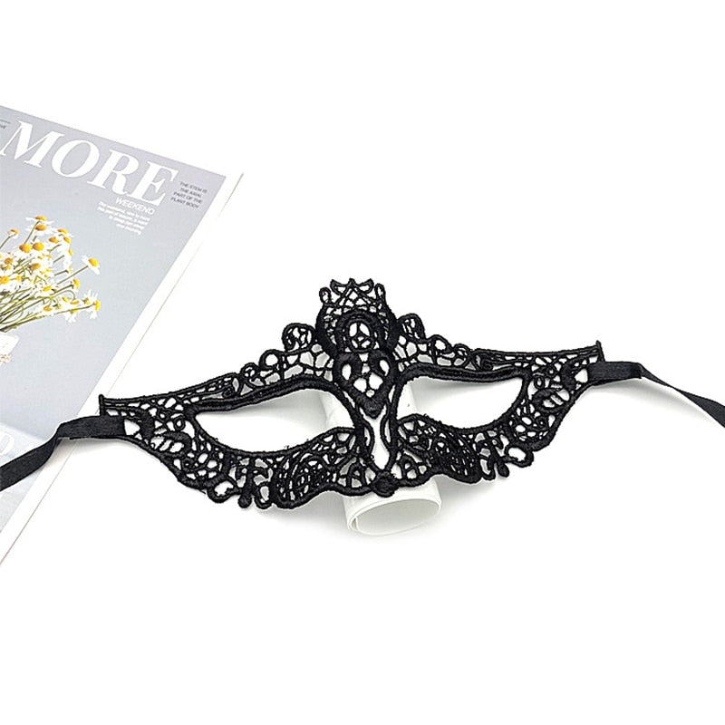 Masken im Spitzendesign