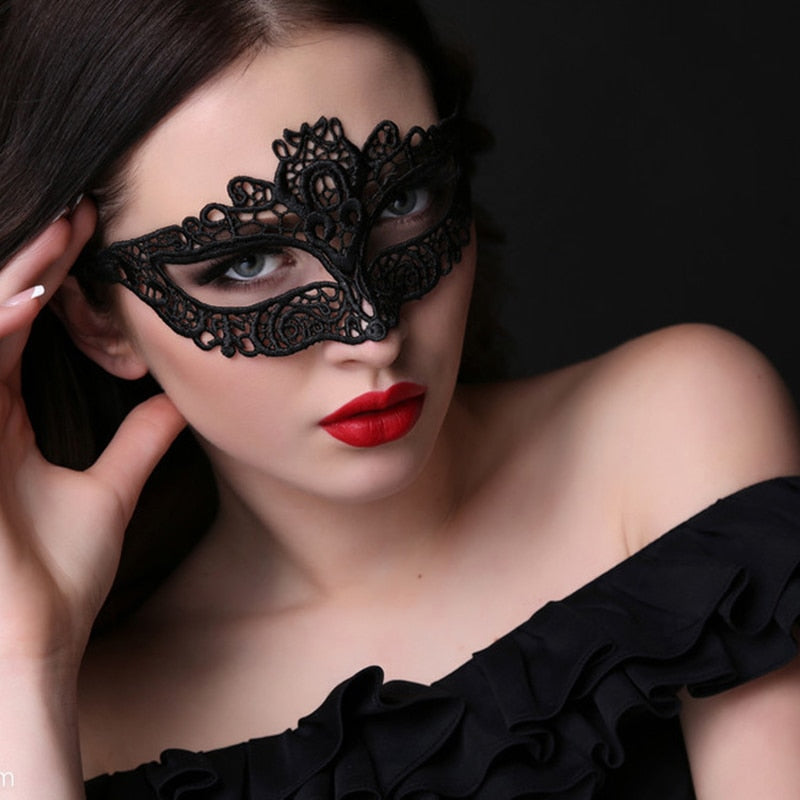 Masken im Spitzendesign