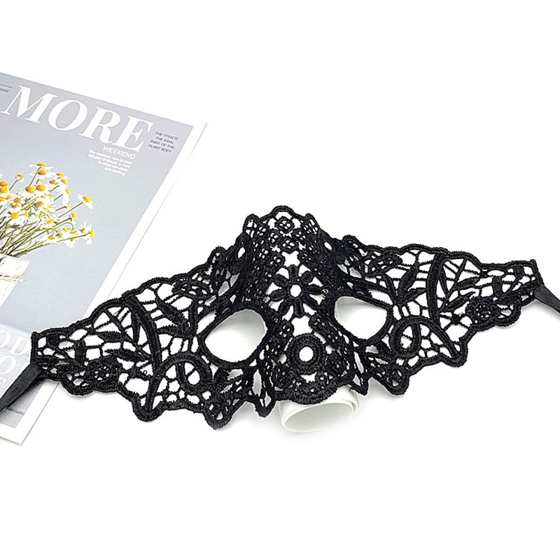 Masken im Spitzendesign