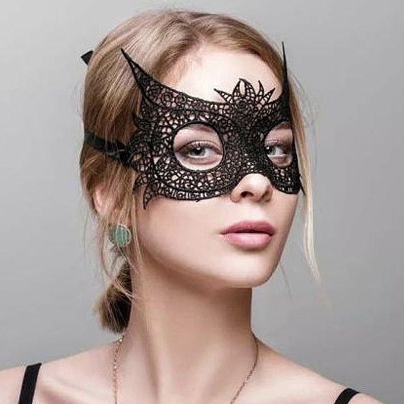 Masken im Spitzendesign