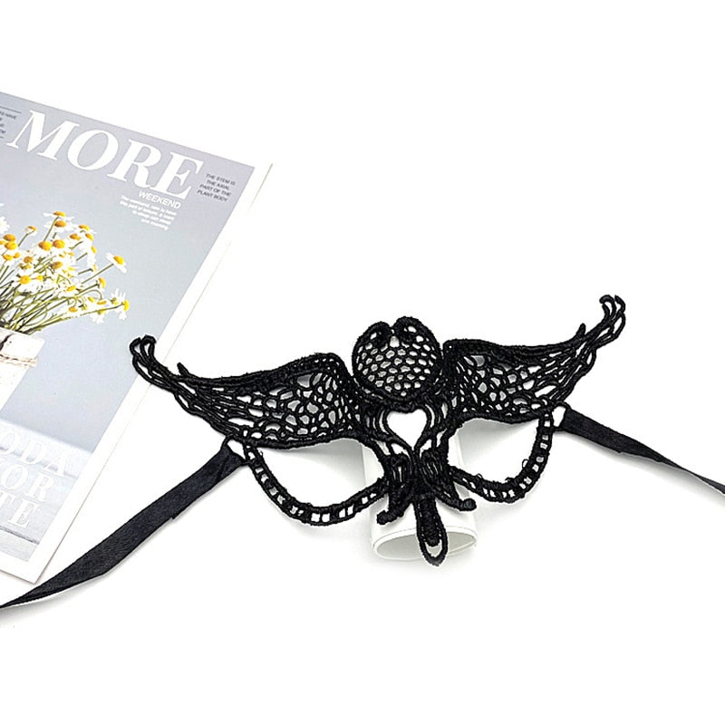 Masken im Spitzendesign