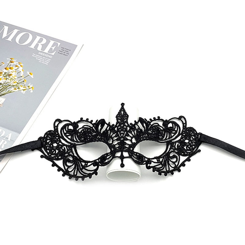 Masken im Spitzendesign