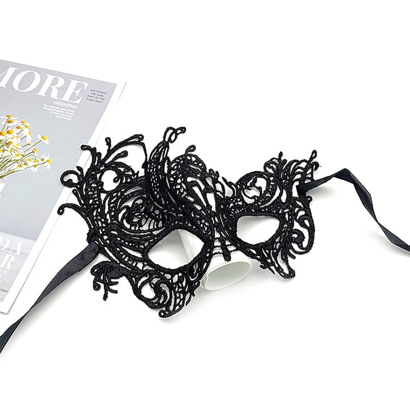 Masken im Spitzendesign