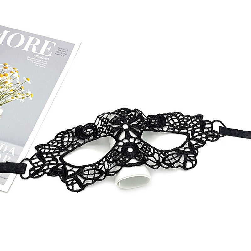 Masken im Spitzendesign