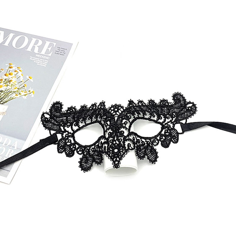 Masken im Spitzendesign