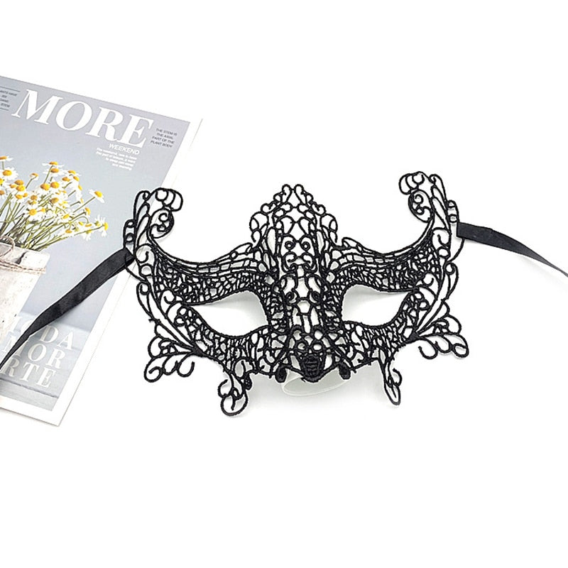Masken im Spitzendesign