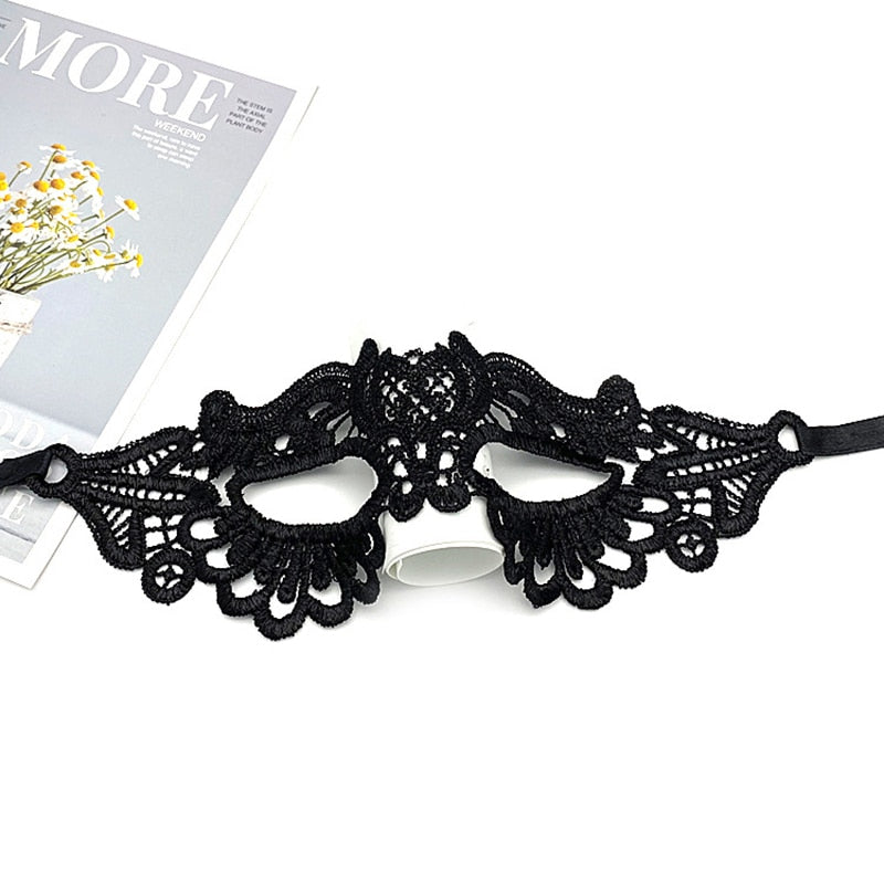 Masken im Spitzendesign