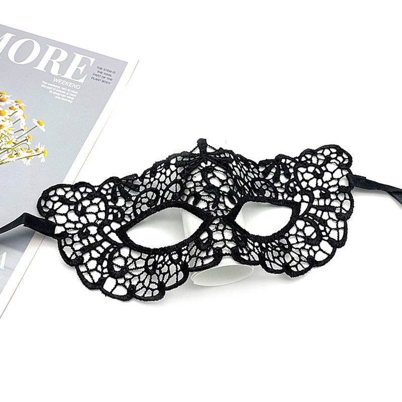 Masken im Spitzendesign