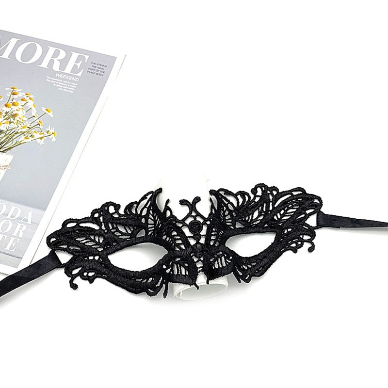 Masken im Spitzendesign