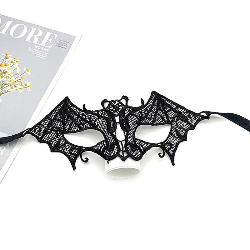 Masken im Spitzendesign
